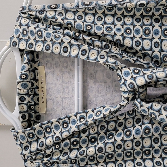 Smart Set women's pattern tank top / sleevless shirt with tie front detail sz M - Picture 2 of 6